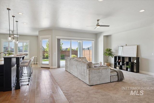 10103 W Twisted Vine Ct, Star, ID 83669