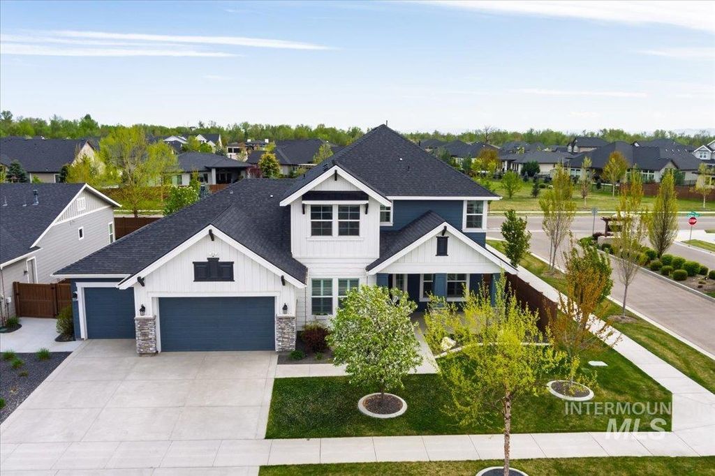 10103 W Twisted Vine Ct, Star, ID 83669