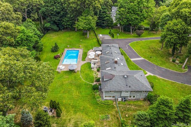 19 Tappentown Lane, Brookville, NY 11545