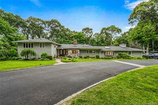 19 Tappentown Lane, Brookville, NY 11545