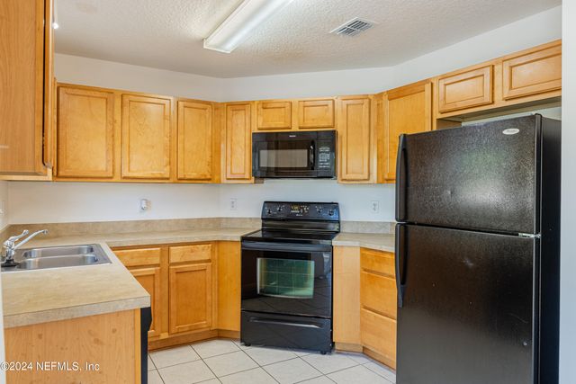 1630 VINELAND Circle B, Fleming Island, FL 32003