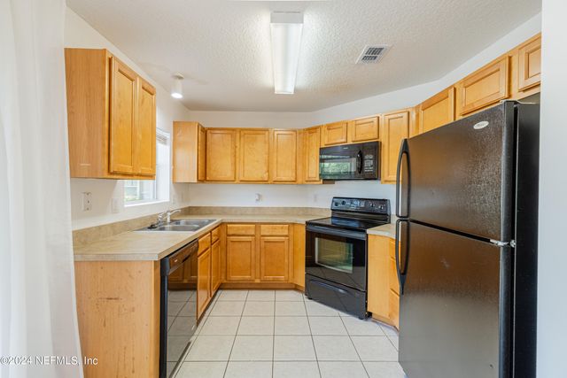 1630 VINELAND Circle B, Fleming Island, FL 32003