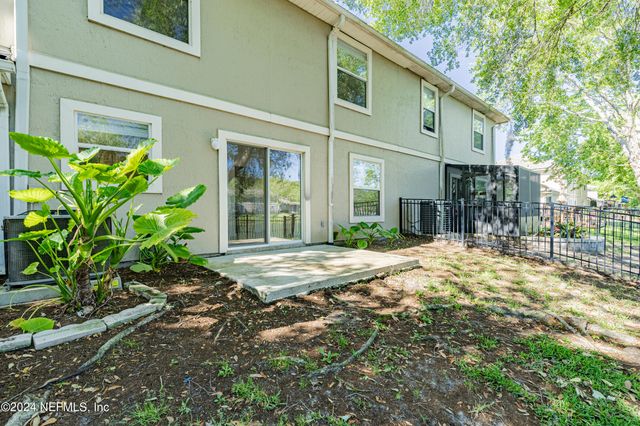 1630 VINELAND Circle B, Fleming Island, FL 32003