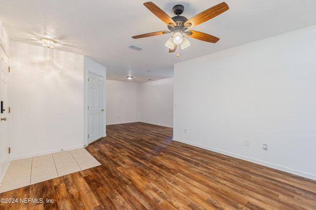 1630 VINELAND Circle B, Fleming Island, FL 32003