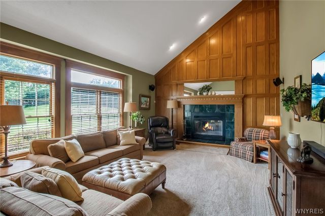 8145 Oak Leaf Lane, Clarence, NY 14221