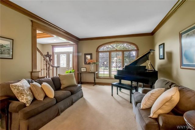 8145 Oak Leaf Lane, Clarence, NY 14221