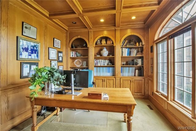 8145 Oak Leaf Lane, Clarence, NY 14221