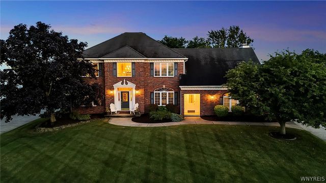 8145 Oak Leaf Lane, Clarence, NY 14221