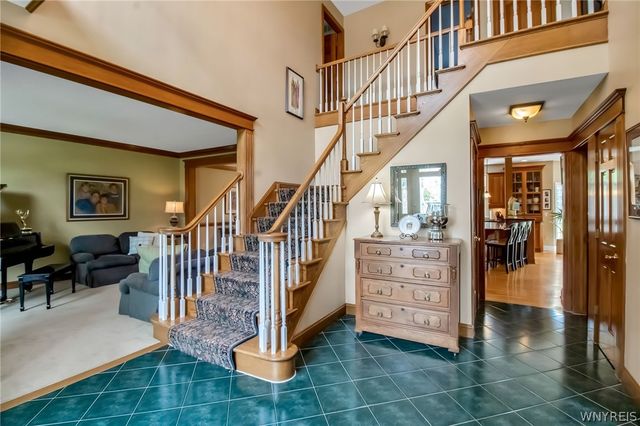 8145 Oak Leaf Lane, Clarence, NY 14221