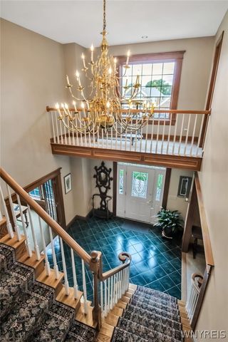 8145 Oak Leaf Lane, Clarence, NY 14221