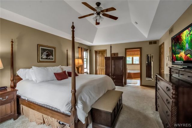 8145 Oak Leaf Lane, Clarence, NY 14221