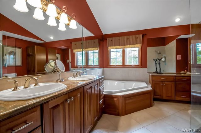 8145 Oak Leaf Lane, Clarence, NY 14221