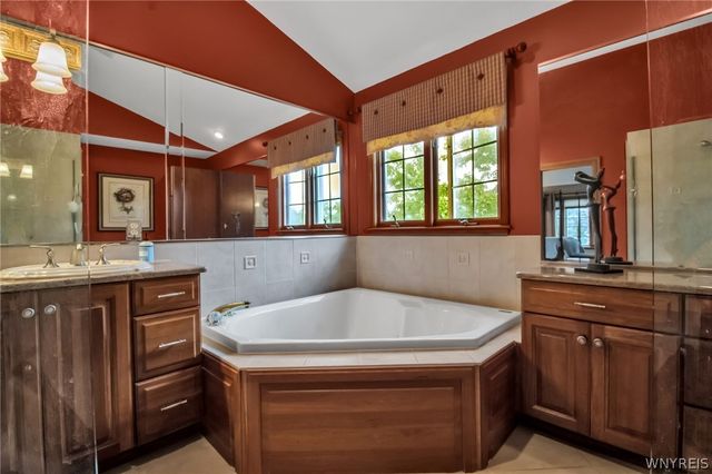 8145 Oak Leaf Lane, Clarence, NY 14221