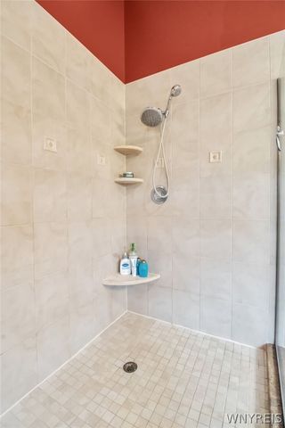 8145 Oak Leaf Lane, Clarence, NY 14221