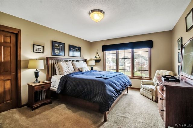 8145 Oak Leaf Lane, Clarence, NY 14221