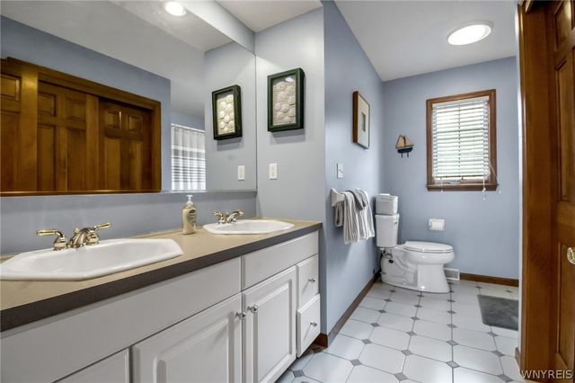 8145 Oak Leaf Lane, Clarence, NY 14221