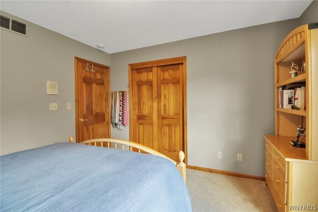 8145 Oak Leaf Lane, Clarence, NY 14221