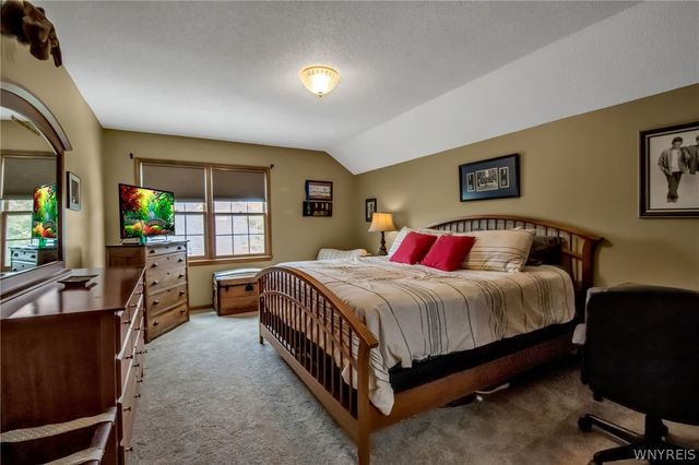 8145 Oak Leaf Lane, Clarence, NY 14221