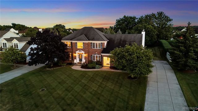 8145 Oak Leaf Lane, Clarence, NY 14221