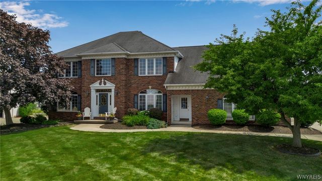 8145 Oak Leaf Lane, Clarence, NY 14221