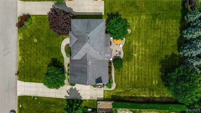 8145 Oak Leaf Lane, Clarence, NY 14221