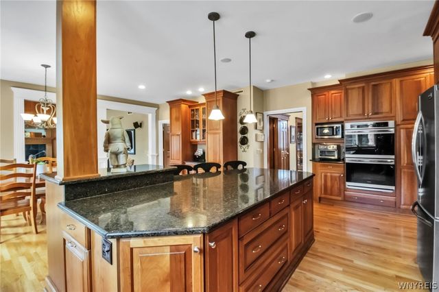 8145 Oak Leaf Lane, Clarence, NY 14221