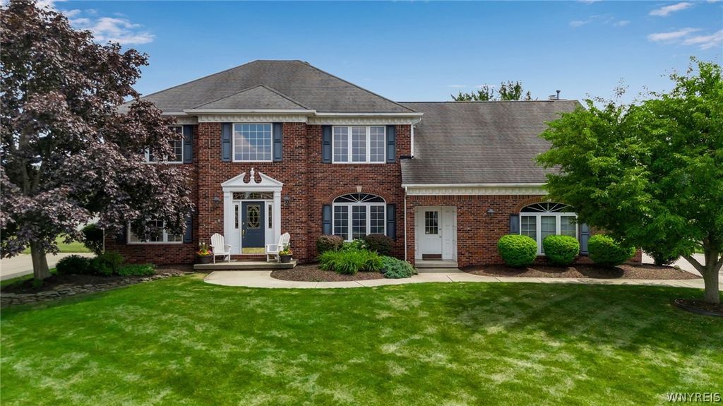 8145 Oak Leaf Lane, Clarence, NY 14221