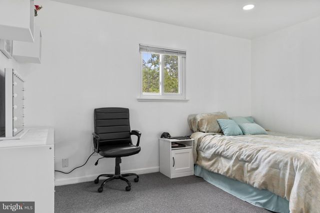 6200 COLLINSWAY RD, Catonsville, MD 21228