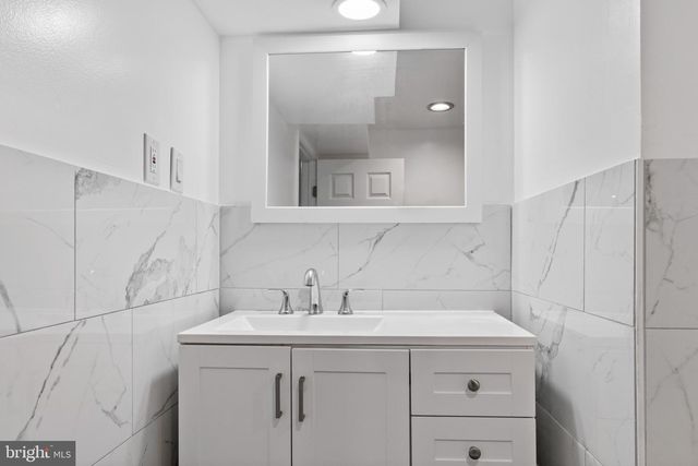 6200 COLLINSWAY RD, Catonsville, MD 21228