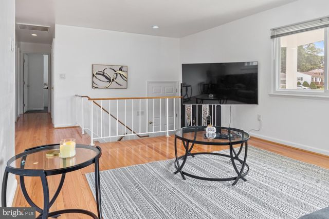 6200 COLLINSWAY RD, Catonsville, MD 21228