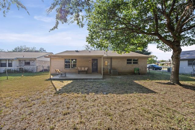 316 Matthew Drive, Crowley, TX 76036