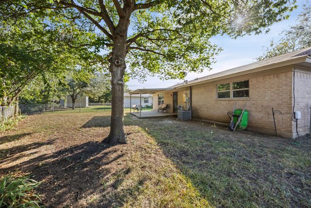316 Matthew Drive, Crowley, TX 76036