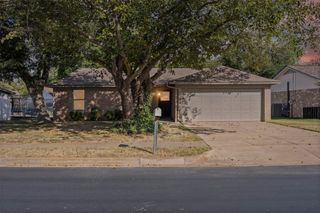 316 Matthew Drive, Crowley, TX 76036
