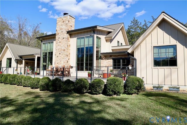 794 River Rd W, Manakin Sabot, VA 23103