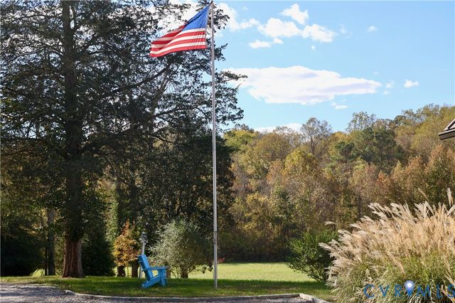 794 River Rd W, Manakin Sabot, VA 23103