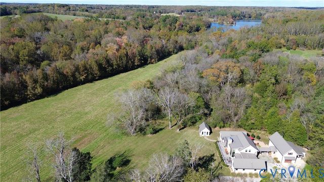 794 River Rd W, Manakin Sabot, VA 23103