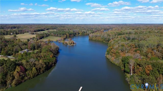 794 River Rd W, Manakin Sabot, VA 23103