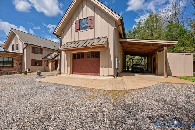 794 River Rd W, Manakin Sabot, VA 23103
