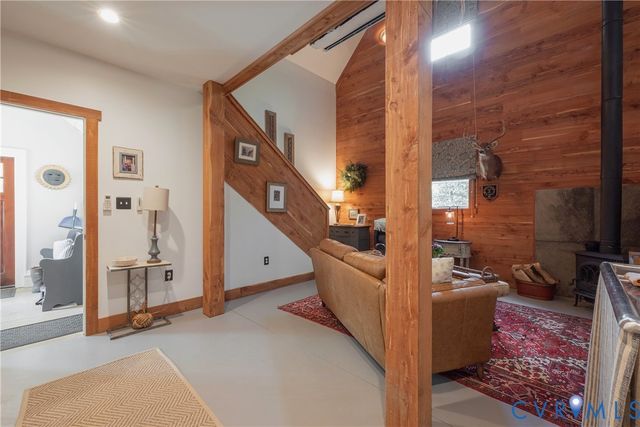 794 River Rd W, Manakin Sabot, VA 23103