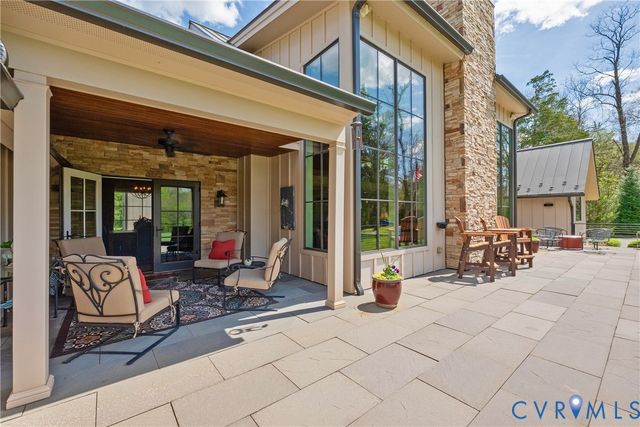 794 River Rd W, Manakin Sabot, VA 23103