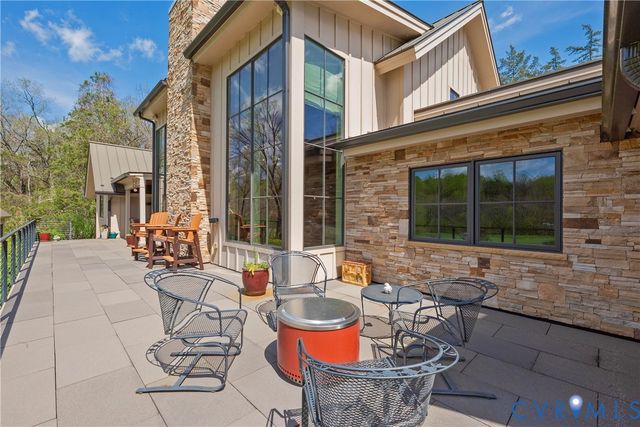 794 River Rd W, Manakin Sabot, VA 23103