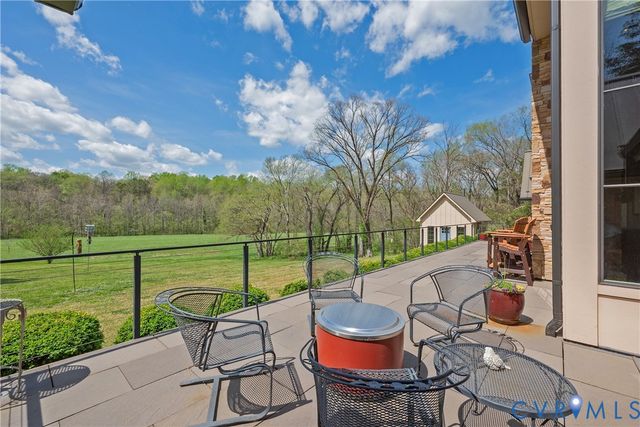 794 River Rd W, Manakin Sabot, VA 23103