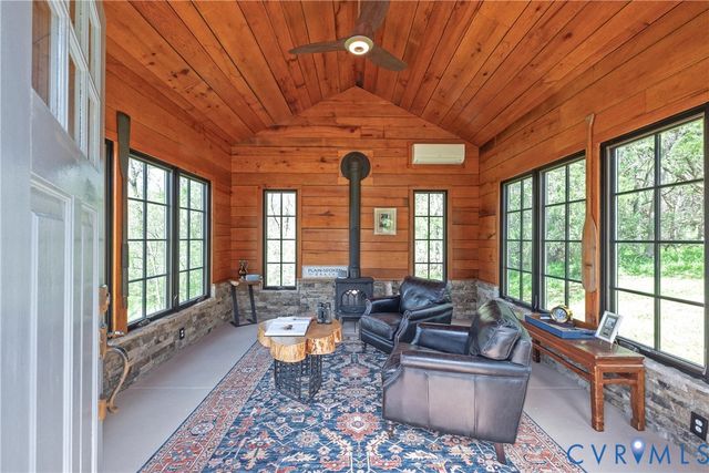 794 River Rd W, Manakin Sabot, VA 23103