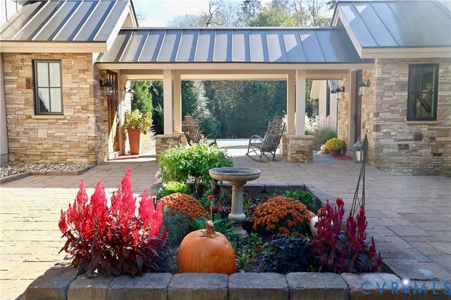 794 River Rd W, Manakin Sabot, VA 23103