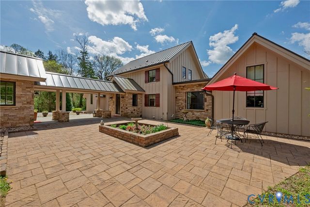 794 River Rd W, Manakin Sabot, VA 23103