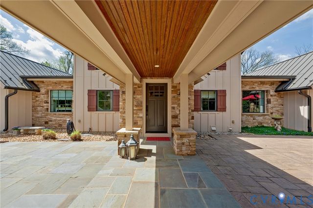 794 River Rd W, Manakin Sabot, VA 23103