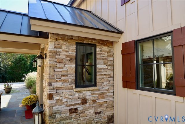 794 River Rd W, Manakin Sabot, VA 23103