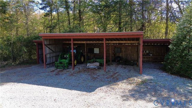 794 River Rd W, Manakin Sabot, VA 23103