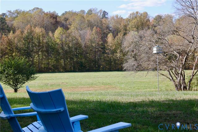 794 River Rd W, Manakin Sabot, VA 23103