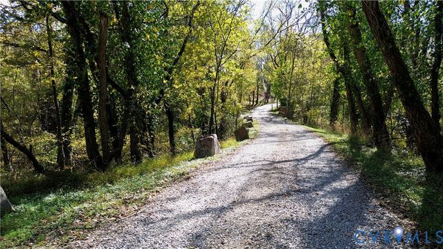 794 River Rd W, Manakin Sabot, VA 23103